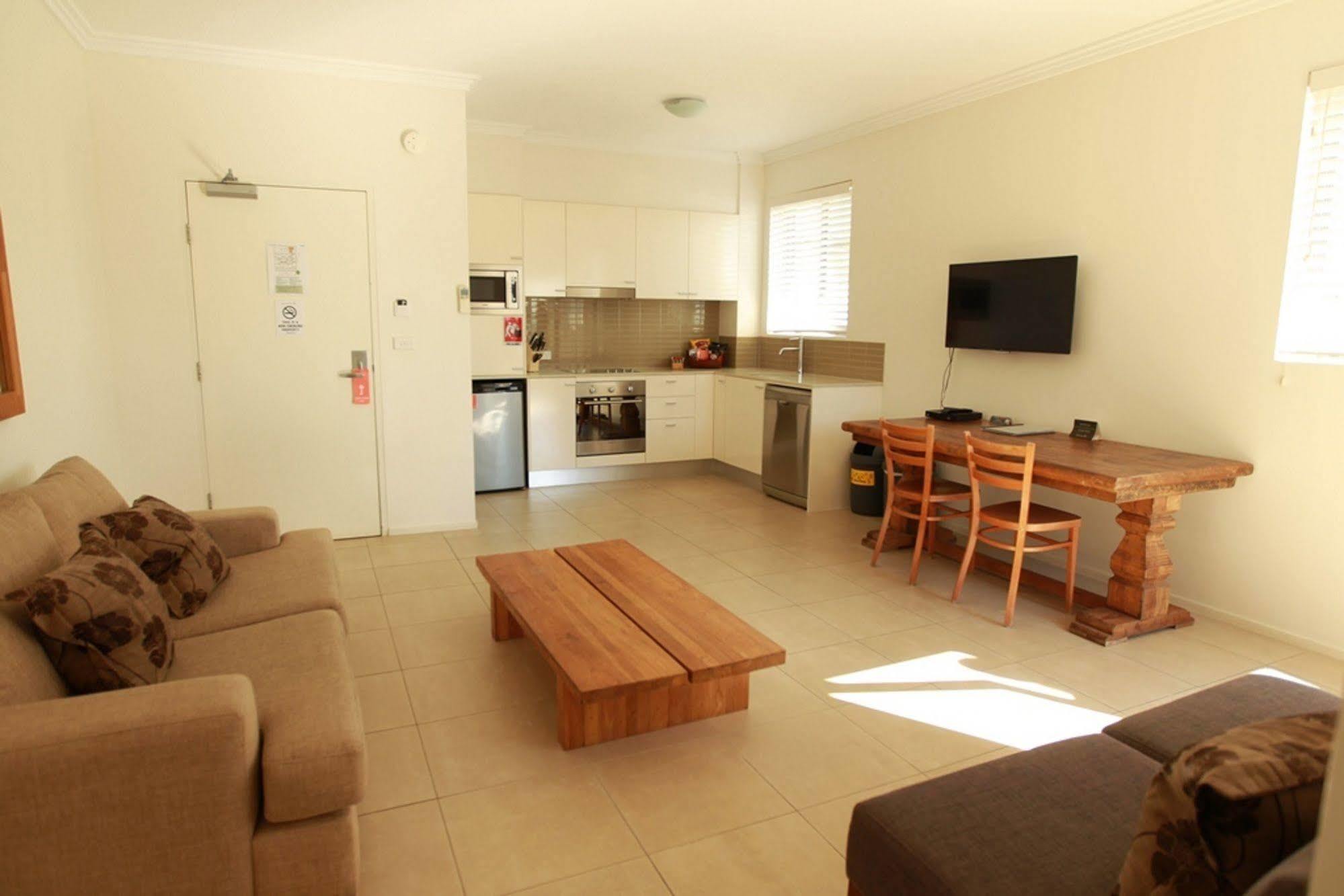 Byron Bay Hotel And Apartments Extérieur photo